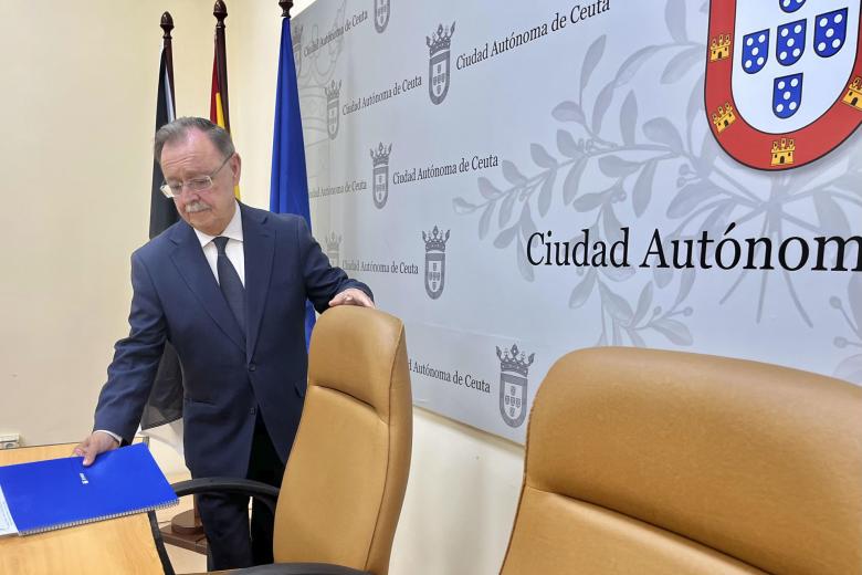 CEUTA, 29/07/2026.- El presidente de Ceuta, Juan Jesús Vivas (imagen), ha instado este miércoles a su partido y al PSOE a que se pongan de acuerdo para legalizar las denominadas devoluciones en caliente, al entender que se trata de un asunto de Estado que requiere de ese apoyo. EFE/Reduan