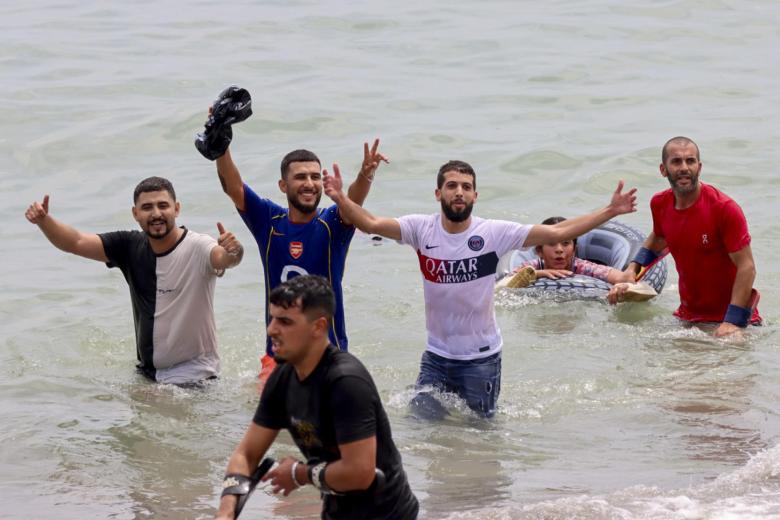 Las llegadas irregulares de migrantes por tierra a Ceuta han aumentado un 149 % en lo que va de año, según el último balance del Ministerio del Interior, que reflejaba que un total de 14.479 migrantes llegaron de forma irregular a España entre el 1 de enero y el 15 de julio de 2026, un 24,7 % menos que en el mismo periodo del año anterior (con 19.222).