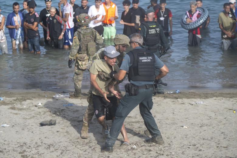 Un inmigrante es interceptado por las autoridades españolas
