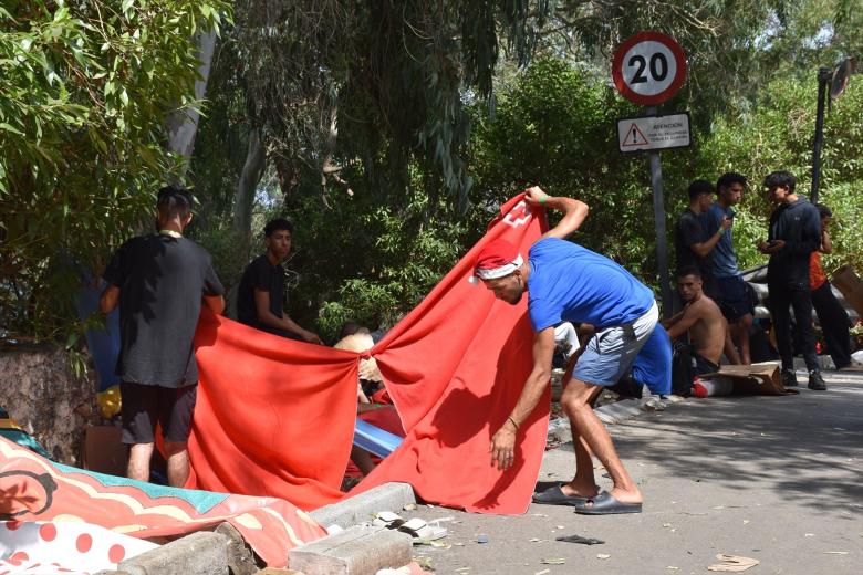 Los inmigrantes que asaltaron Ceuta se establecieron por todos los rincones de la ciudad, calles y parques