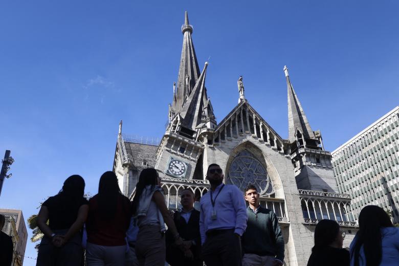 En la imagen se aprecian los daños sufridos por la Catedral de Manizales tras el terremoto que sacudió Manizales