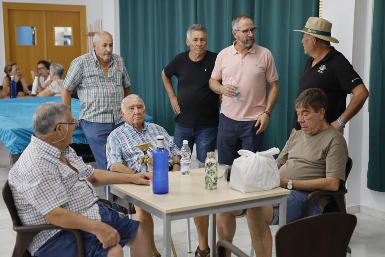 Vecinos del núcleo principal de El Madroño (Sevilla) permanecen en el Centro de Participación Activa de El Castillo de las Guardas (Sevilla) a donde han sido trasladados