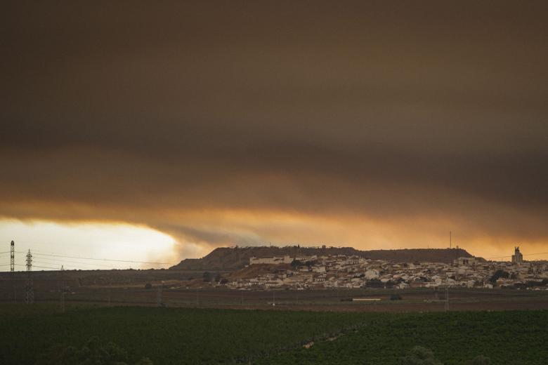 Humo en la bahía de Cádiz procedente del incendio de Huelva