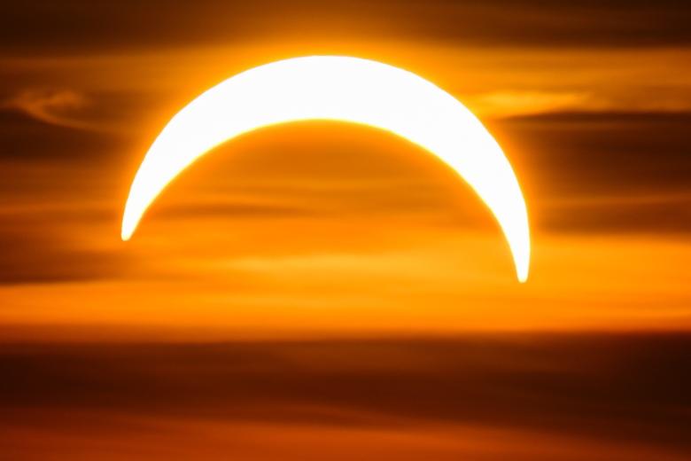 Eclipse solar parcial en Krynica Morska, en el norte de Polonia.