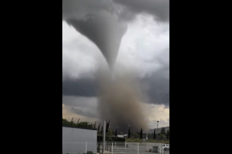 El impresionante tornado que ha azotado el sur de Francia en las últimas horas.