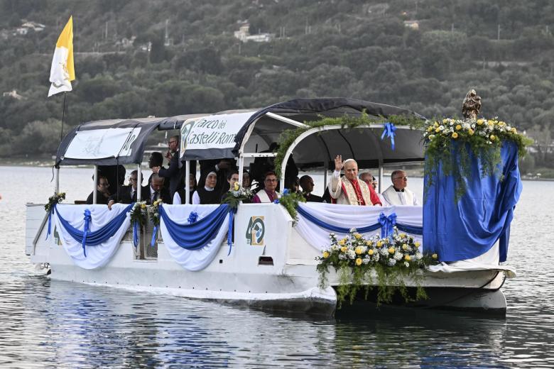 Castel Gandolfo (Italy), 29/08/2026.- A handout picture provided by the Vatican Media Press Office shows Pope Leo XIV leads the Holy Mass of the Feast of Our Lady of the Lake in Castel Gandolfo, Italy, 29 August 2026. (Papa, Italia) EFE/EPA/VATICAN MEDIA HANDOUT HANDOUT EDITORIAL USE ONLY/NO SALES