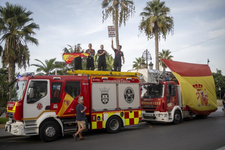 Bomberos presentes en la manifestación celebrada en Ceuta