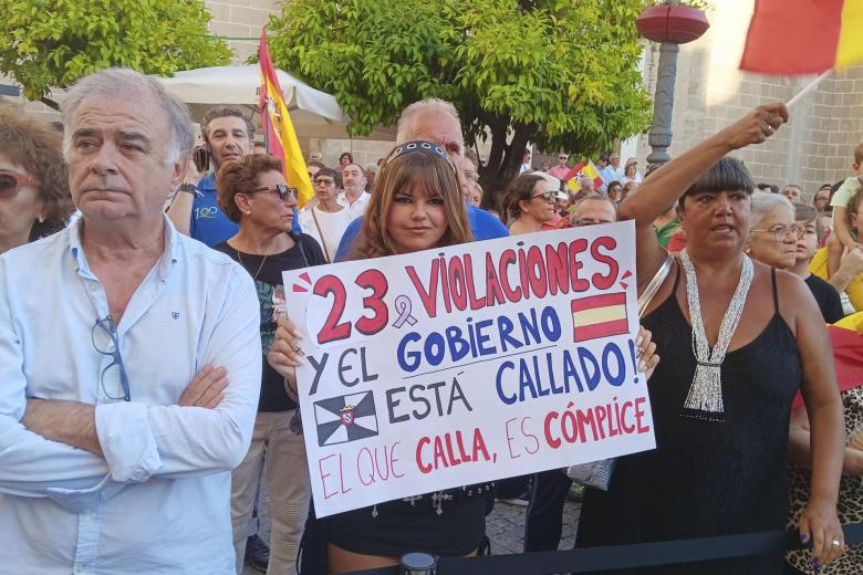 BADAJOZ, 02/09/2026.- Unas 10.000 personas se han dado cita esta tarde de miércoles en Badajoz en apoyo a la Ciudad de Ceuta. EFE/José Luis Real