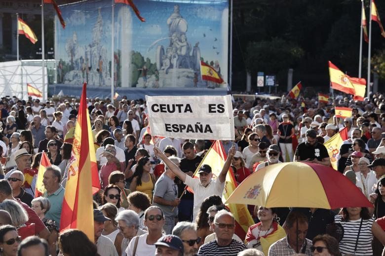 MADRID, 02/09/2026.- Asistentes a la manifestación con motivo del Día de Ceuta en Madrid, convocada este miércoles ante todos los ayuntamientos de España. EFE/ Sergio Pérez