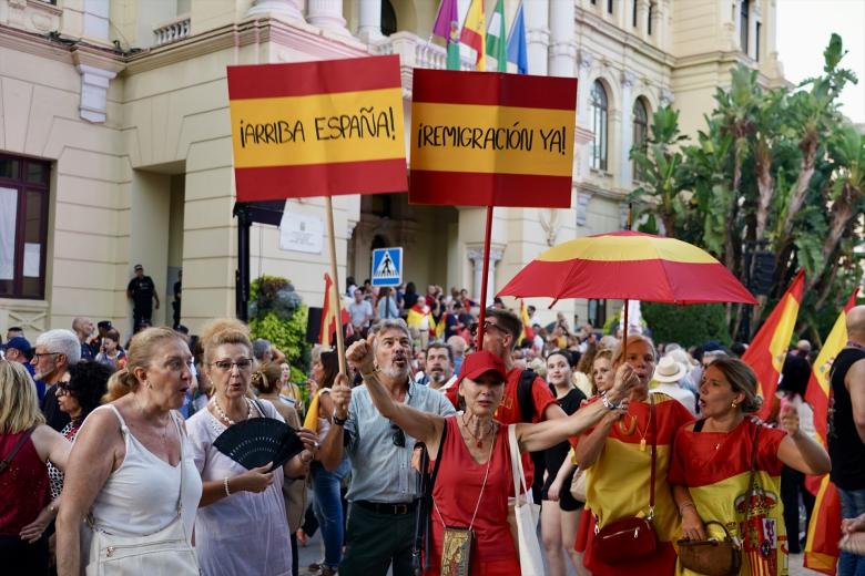 Imágenes de la concentración en Málaga en apoyo al pueblo de Ceuta. A 2 de septiembre de 2026 en Málaga, Andalucía (España). Málaga y Sevilla acogen concentraciones de apoyo al pueblo de Ceuta, en una muestra de solidaridad y respaldo ante la situación que atraviesa la ciudad autónoma.

Álex Zea / Europa Press
02/9/2026