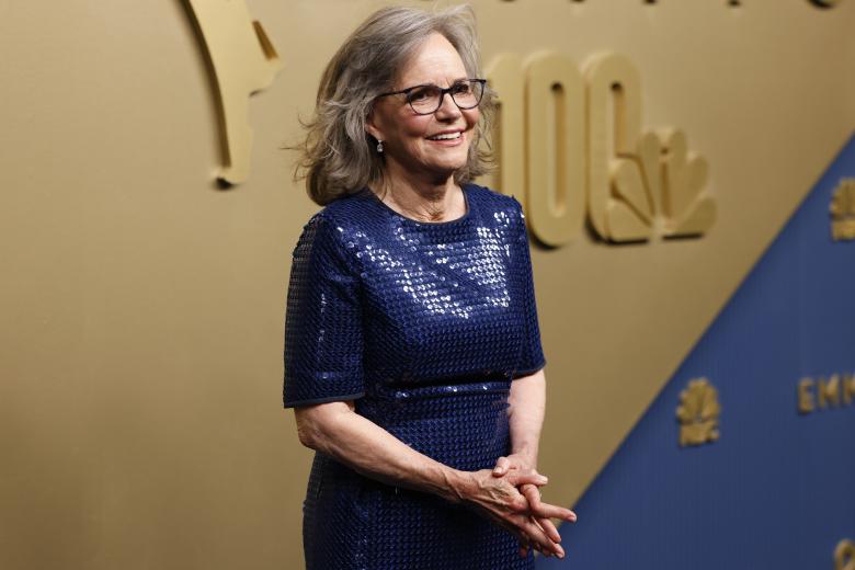 Sally Field nominada como Mejor Actriz Protagonista en una Miniserie, Serie Antológica o Película para Televisión por su papel de Tova Sullivan