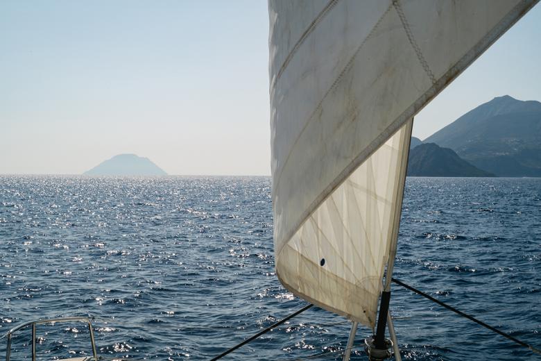 23. Navegar por las islas Eolias (Italia)