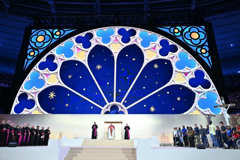 El Papa León XIV reza la Salve Regina al finalizar la vigilia de oración