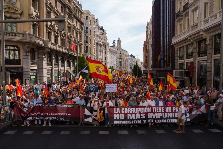 Cargos del PP y Vox ya asistieron el pasado 23 de mayo a la primera 'Marcha por la dignidad' convocada por Sociedad Civil Española para pedir la dimisión "inmediata" del presidente del Gobierno por el "desastre" al que, a su juicio, está llevando a España.
