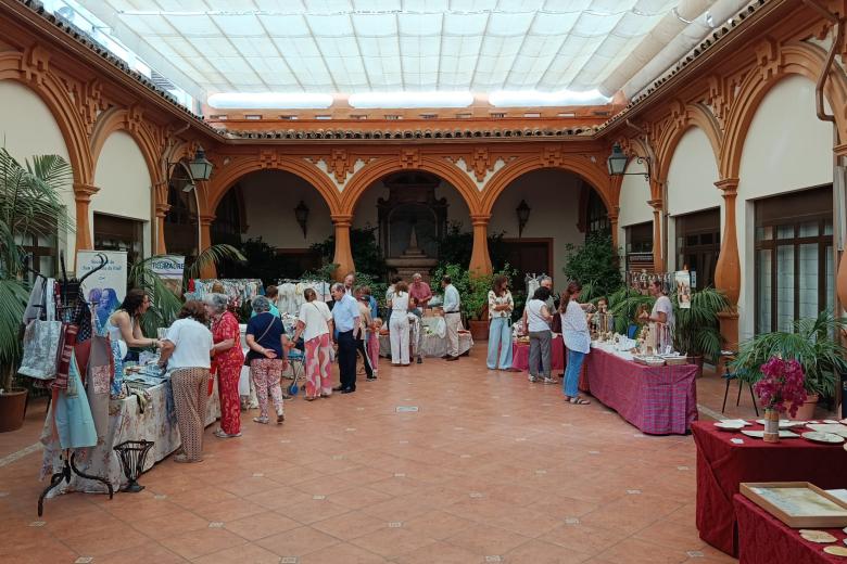 Mercadillo de la Buena Gente en San Hipólito