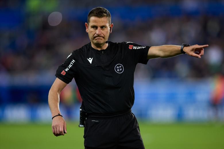 Jorge Figueroa Vázquez, actualmente árbitro exclusivo de VAR, coincidió con José María Enríquez Negreira durante seis temporadas cuando estaba en Segunda División