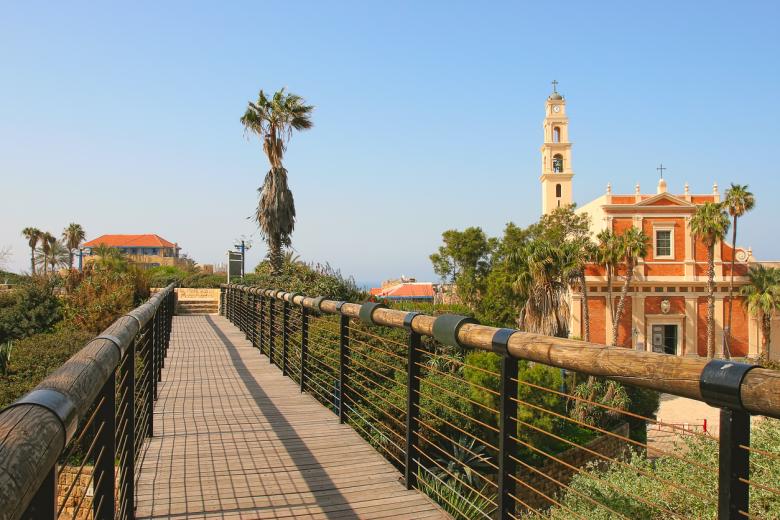 Jaffa, la iglesia de San Pedro y el Puente de los Deseos