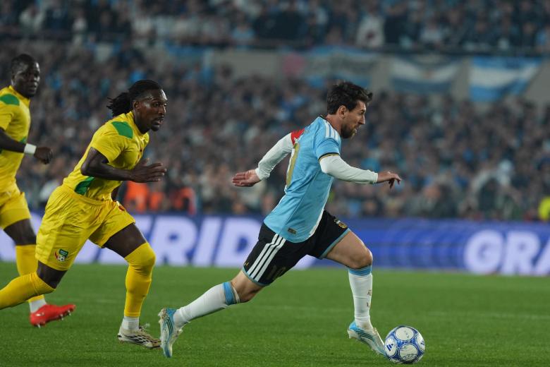 AME3502. BUENOS AIRES (ARGENTINA), 06/10/2026.- Lionel Messi de Argentina reacciona este martes, en un partido amistoso internacional entre Argentina y Benín en el estadio Monumental, en Buenos Aires (Argentina). EFE/ Juan Ignacio Roncoroni