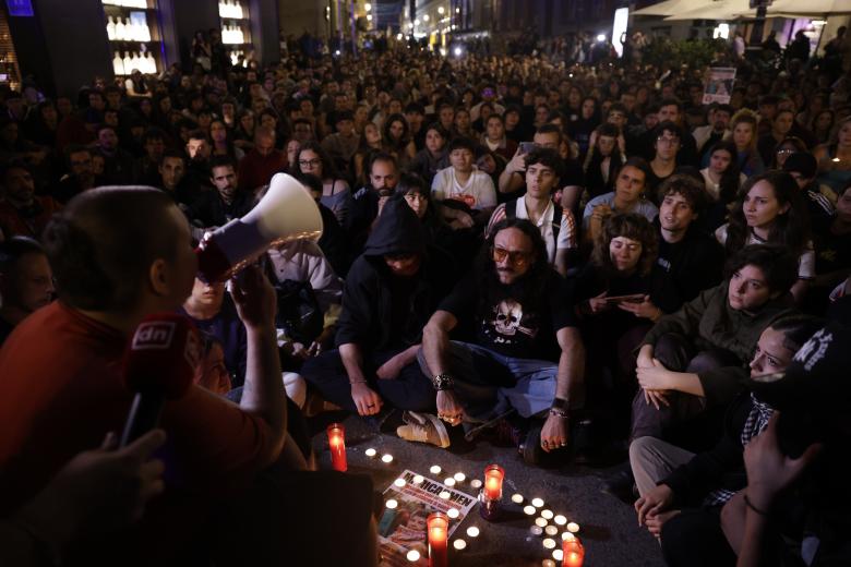 Homenajes a Maricarmen por los acampados en la Puerta del Sol