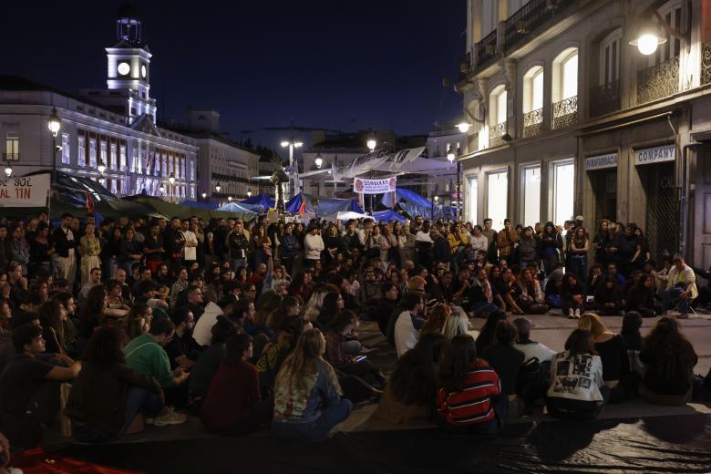 Homenajes a Maricarmen por los acampados en la Puerta del Sol