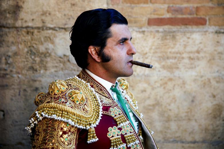 Morante de la Puebla, con un puro antes del comienzo de la corrida. En declaraciones a À Punt, dejó en el aire su presencia en la temporada 2027. «Bueno… ojalá. Eso ya dependerá… no sé de qué. Lo primero que quiero es acabar esta temporada».