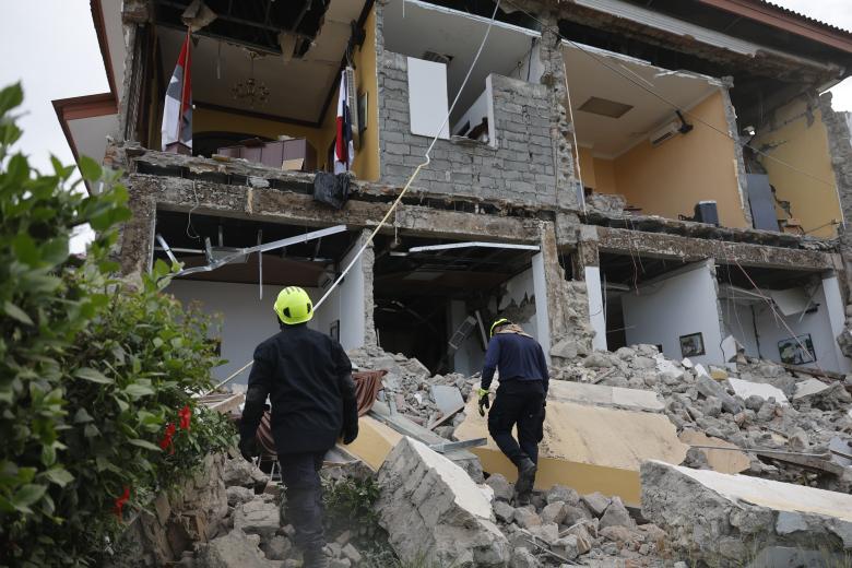 Edificio colapsado tras el temblor en Panamá