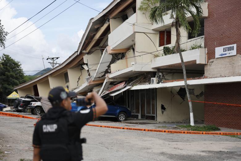 Edificio colapsado tras el temblor en Panamá