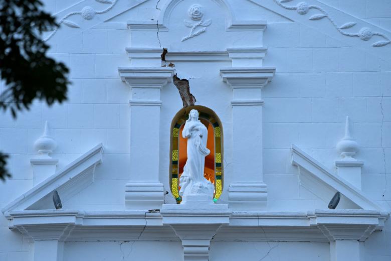 Esta imagen muestra los daños en parte de la catedral de Penonomé tras un terremoto de magnitud 7,6 que sacudió el país.