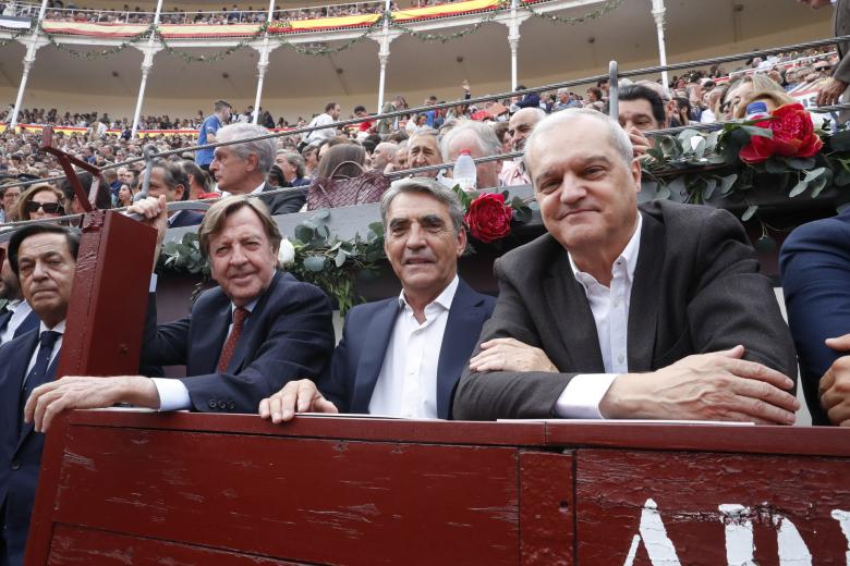 Curro Vazquez, Victorino MArtin and Ramon GArcia attending the last bullfight of the autumn fair. In Madrid on Monday, October 12, 2026