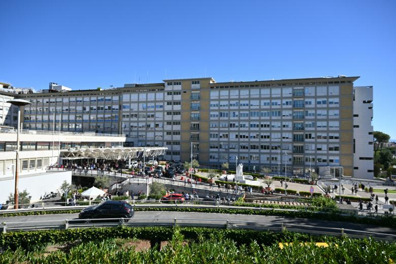A general view shows the Gemelli University Hospital in Rome where Pope Leo XIV has been admitted ahead of an operation to remove a lump from his lung on October 13, 2026. (Photo by Alberto PIZZOLI / AFP)
