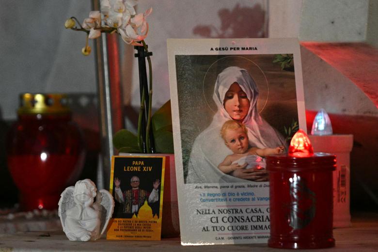 A picture shows the statue of John Paul II outside Rome's Gemelli University Hospital, where Pope Leo XIV has been admitted for an operation to remove a lump from his lung, on 13 October 2026.  (Photo by Andreas SOLARO / AFP)