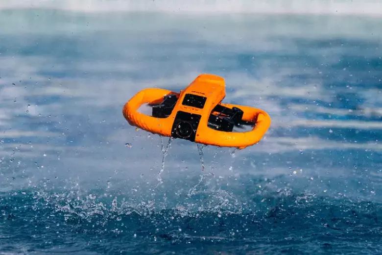 El dron HoverAir Aqua final, que puede volar a 55 kilómetros por hora, utiliza un radar de ondas milimétricas, como el que usan los coches para aparcar en paralelo.