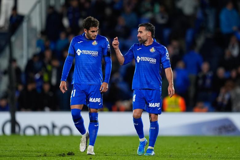 Daniel Carvajal of Getafe CF talk to Andres Garcia Robledo of Getafe CF during the Spanish League, LaLiga EA Sports, football match between Getafe CF and Rayo Vallecano at Coliseum de Getafe stadium on October 19, 2026, in Getafe, Spain.

Dennis Agyeman / AFP7 / Europa Press
19/10/2026 ONLY FOR USE IN SPAIN