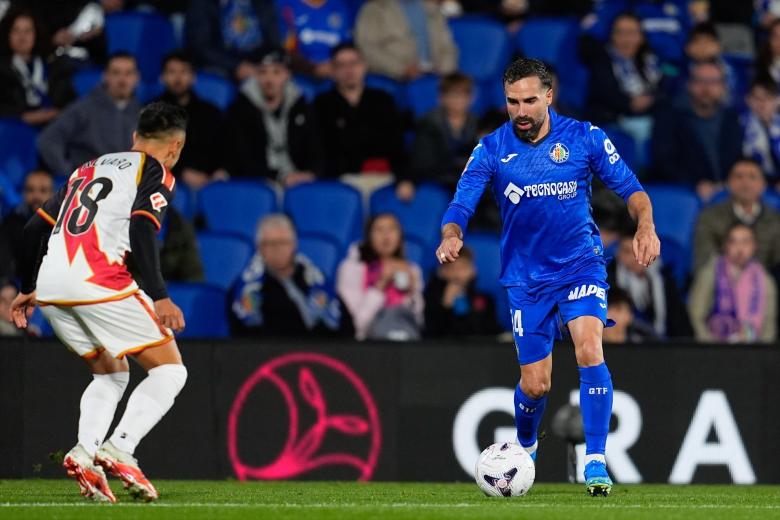 Daniel Carvajal of Getafe CF talk to Andres Garcia Robledo of Getafe CF during the Spanish League, LaLiga EA Sports, football match between Getafe CF and Rayo Vallecano at Coliseum de Getafe stadium on October 19, 2026, in Getafe, Spain.

Dennis Agyeman / AFP7 / Europa Press
19/10/2026 ONLY FOR USE IN SPAIN