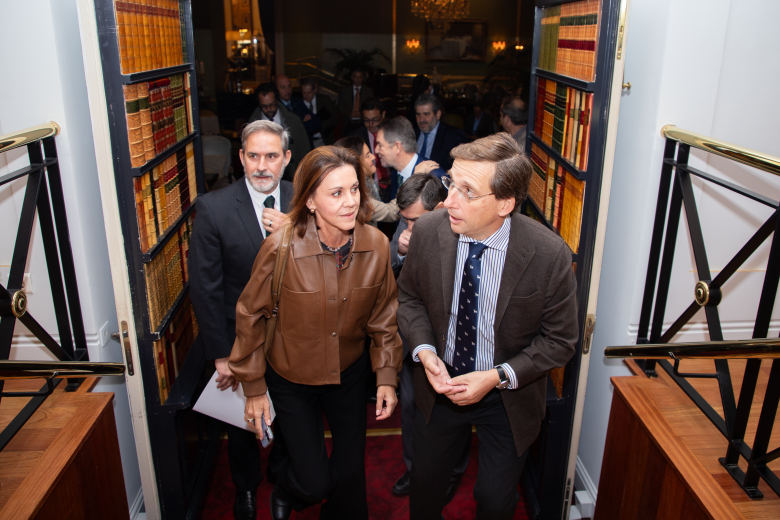 María Dolores de Cospedal y José Luis Martínez-Almeida