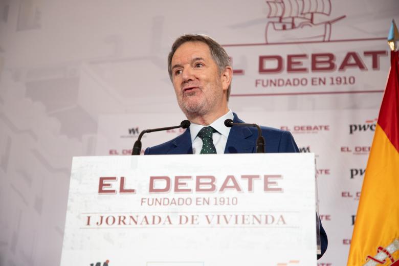 El director de El Debate, Bieito Rubido, durante la bienvenida a la I Jornada de Vivienda