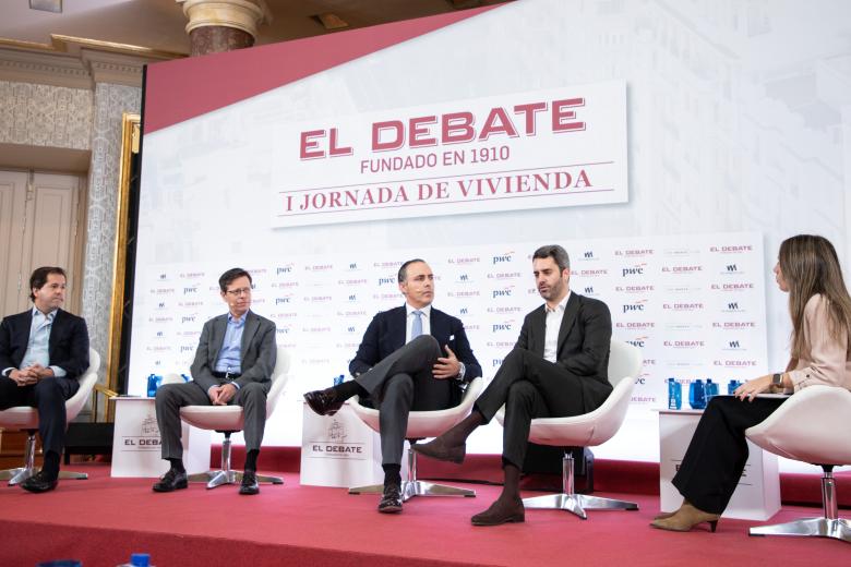 Manuel Ibáñez, responsable de sector inmobiliario de DWS; Sergio Retamero, director general de Construcción Industrializada de Avintia; Vicente Taroncher, socio director de Momentum; Francisco Díaz Pozo, director de Inversiones Inmobiliarias de Barings