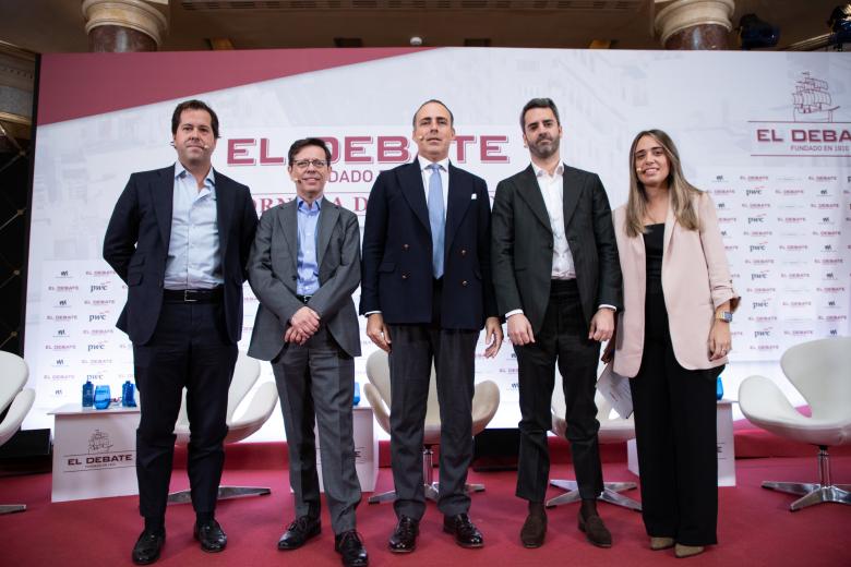 De izquierda a derecha: Manuel Ibáñez, Sergio Retamero, Vicente Varoncher y Francisco Díaz Pozo, junto a Claudia Cid