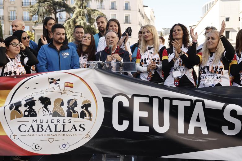 Manifestación de Mujeres Caballas por las calles de Madrid