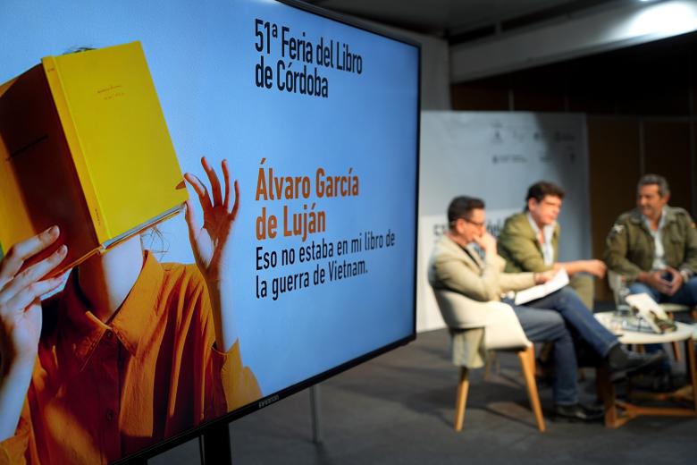 El libro de Álvaro García de Luján ha sido presentado por Antonio Cuesta, editor de Almuzara, y Rafael González, de La Voz de Córdoba