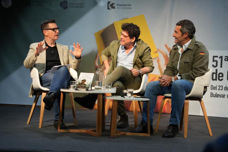 El libro de Álvaro García de Luján ha sido presentado por Antonio Cuesta, editor de Almuzara, y Rafael González, de La Voz de Córdoba