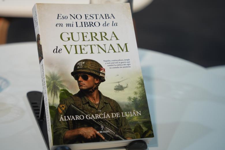 El libro de Álvaro García de Luján ha sido presentado por Antonio Cuesta, editor de Almuzara, y Rafael González, de La Voz de Córdoba