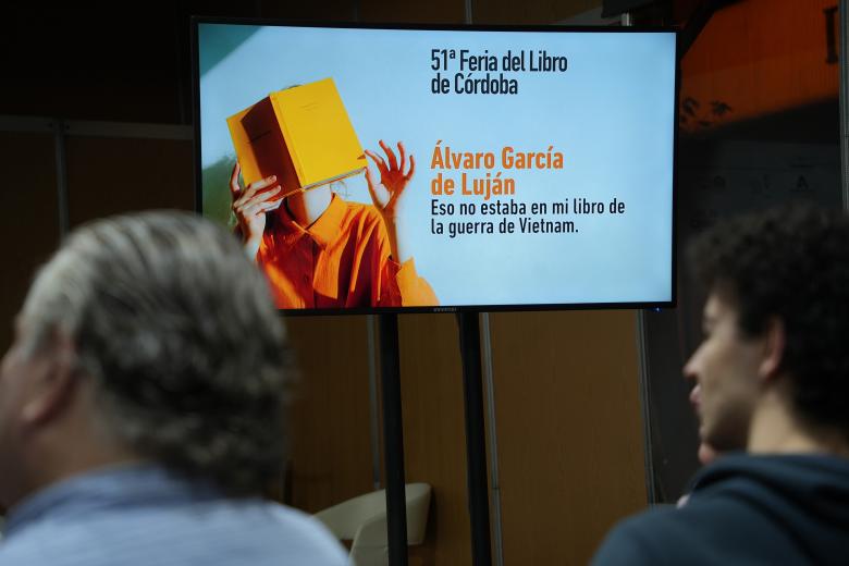 El libro de Álvaro García de Luján ha sido presentado por Antonio Cuesta, editor de Almuzara, y Rafael González, de La Voz de Córdoba