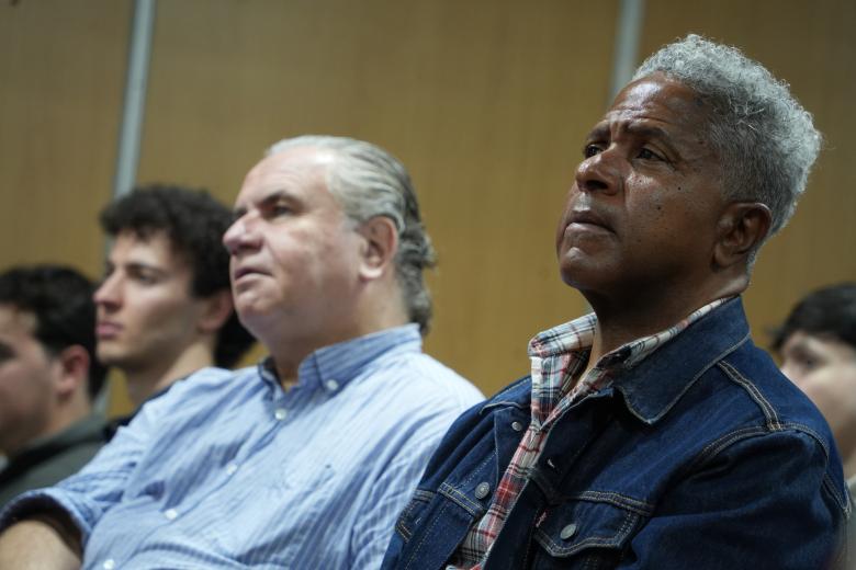 El libro de Álvaro García de Luján ha sido presentado por Antonio Cuesta, editor de Almuzara, y Rafael González, de La Voz de Córdoba