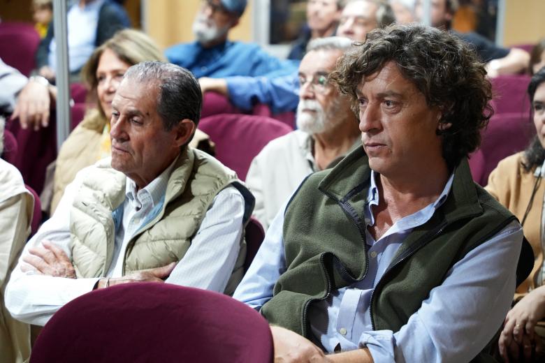 El libro de Álvaro García de Luján ha sido presentado por Antonio Cuesta, editor de Almuzara, y Rafael González, de La Voz de Córdoba