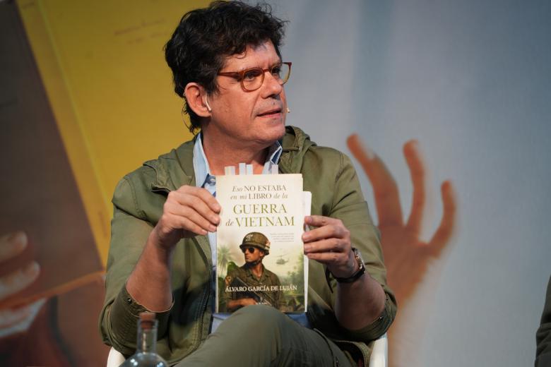 El libro de Álvaro García de Luján ha sido presentado por Antonio Cuesta, editor de Almuzara, y Rafael González, de La Voz de Córdoba