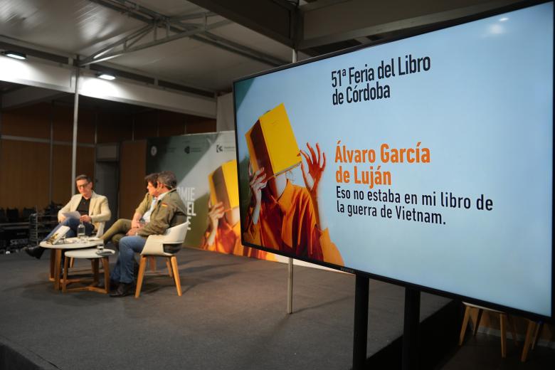 El libro de Álvaro García de Luján ha sido presentado por Antonio Cuesta, editor de Almuzara, y Rafael González, de La Voz de Córdoba