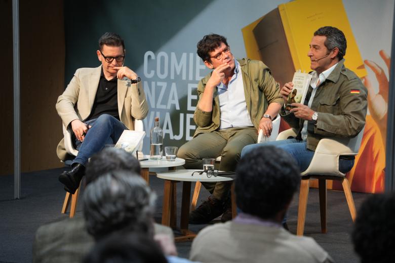 El libro de Álvaro García de Luján ha sido presentado por Antonio Cuesta, editor de Almuzara, y Rafael González, de La Voz de Córdoba
