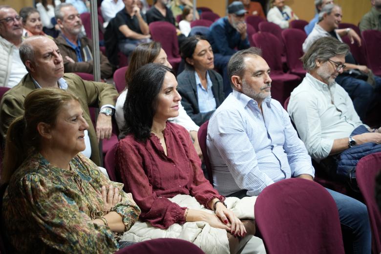 El libro de Álvaro García de Luján ha sido presentado por Antonio Cuesta, editor de Almuzara, y Rafael González, de La Voz de Córdoba