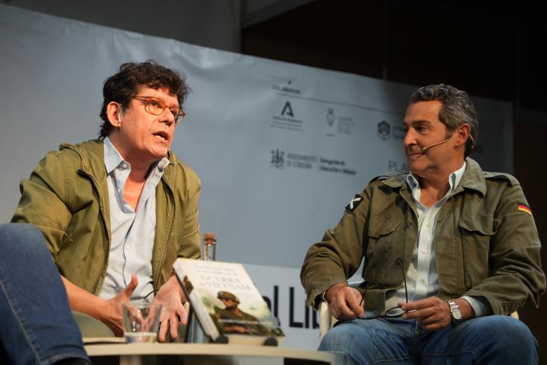 El libro de Álvaro García de Luján ha sido presentado por Antonio Cuesta, editor de Almuzara, y Rafael González, de La Voz de Córdoba